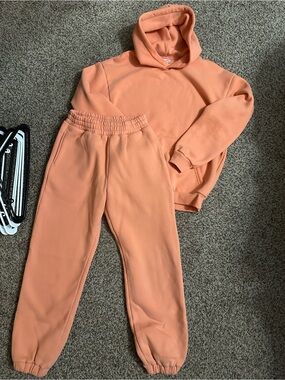 COMFORT - Peachy Cozy Hoodie and Jogger Set